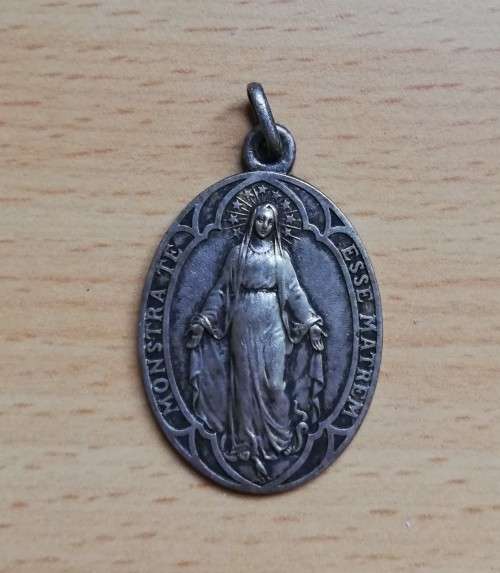 Catholic 'Monstra te esse matrem' pendant