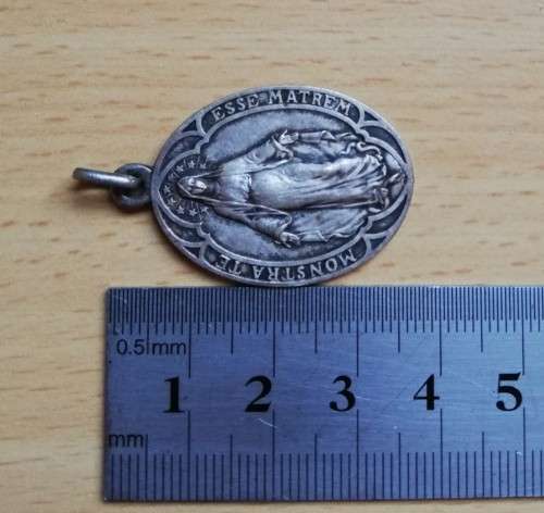 Catholic 'Monstra te esse matrem' pendant