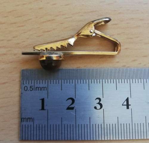 Vintage gold-coloured Tiger`s Eye tie pin