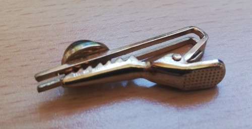 Vintage gold-coloured Tiger`s Eye tie pin