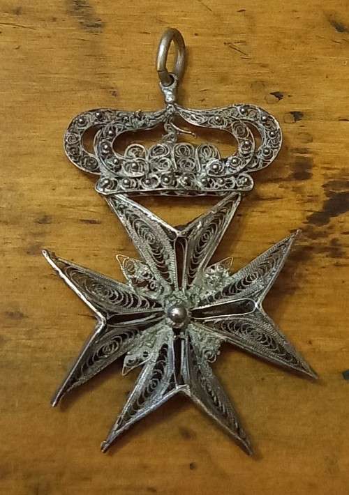 Unusual filigree Maltese cross with crown pendant, early 20th century