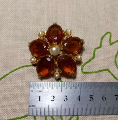 Pretty vintage costume brooch with light brown and pearl-like detail