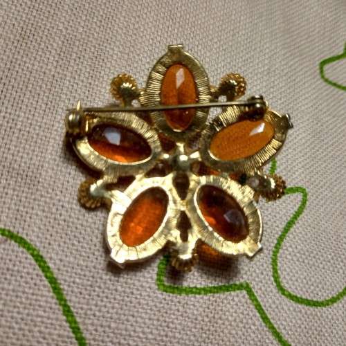 Pretty vintage costume brooch with light brown and pearl-like detail