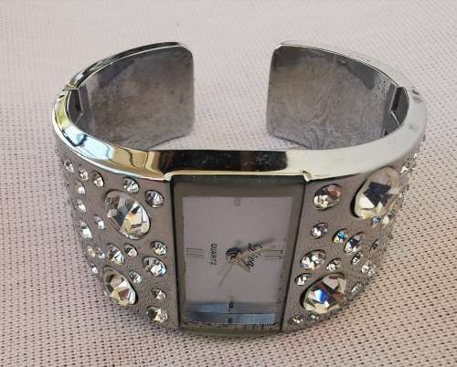 Diva ladies' bracelet watch jewelled - new battery, working