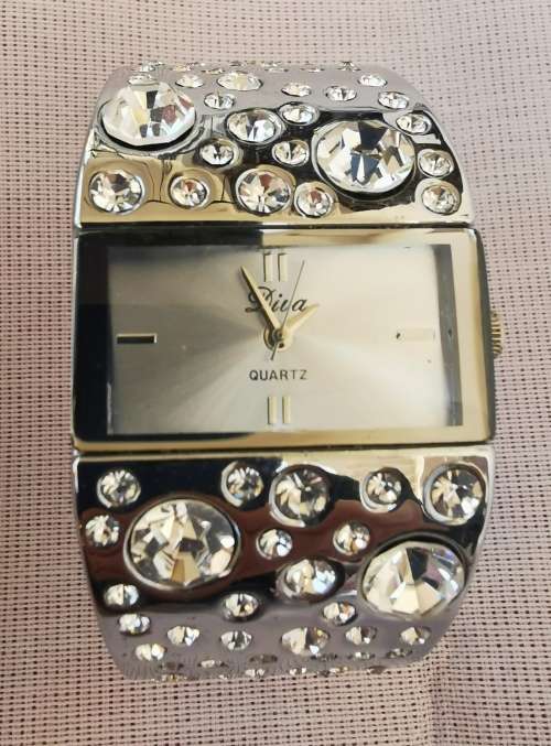 Diva ladies' bracelet watch jewelled - new battery, working