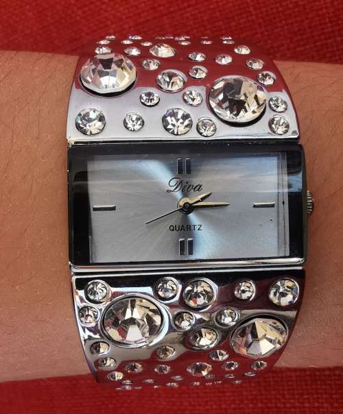 Diva ladies' bracelet watch jewelled - new battery, working