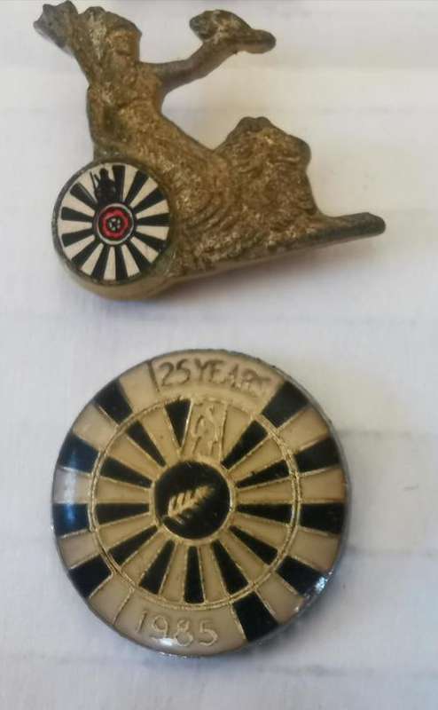 20 Round Table pin badges