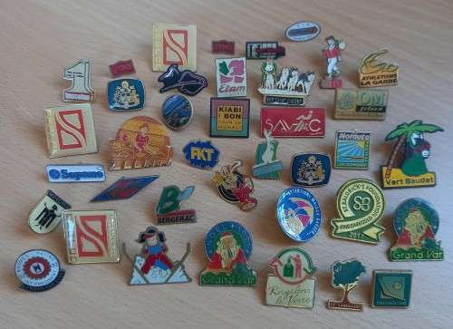 Lot of 40 vintage lapel pin badges - mostly French