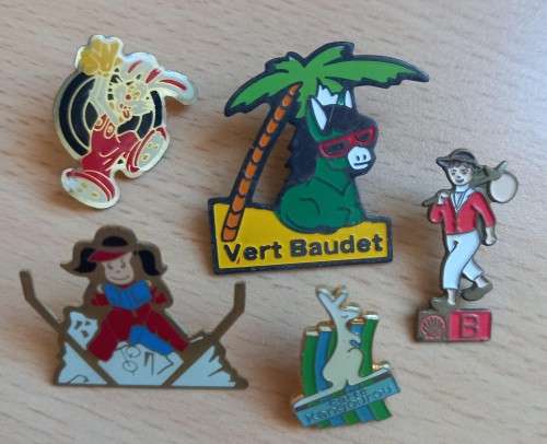 Lot of 40 vintage lapel pin badges - mostly French