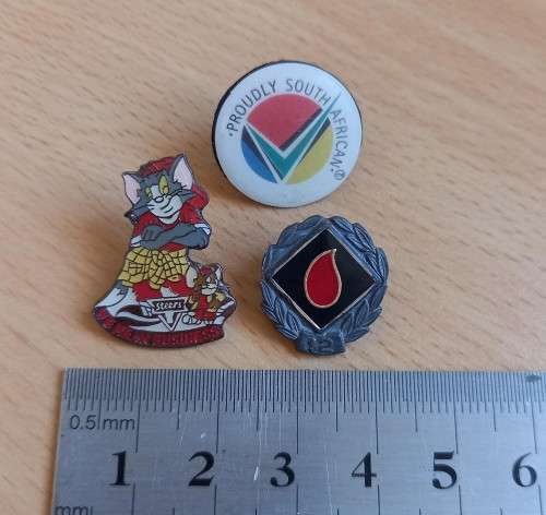 Great lot of 13 vintage South African lapel pin badges, including Voortrekker Monument