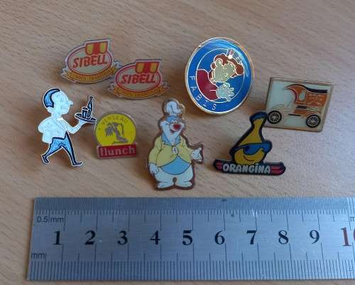 Lot of 8 vintage lapel pin badges related to the food industry - mostly French