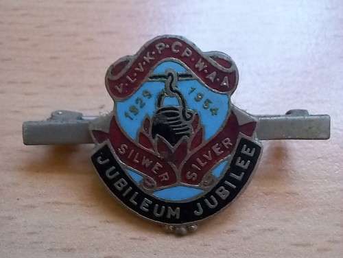 1954 Cape Province Women`s Agricultural Association CPWAA silver jubilee badge
