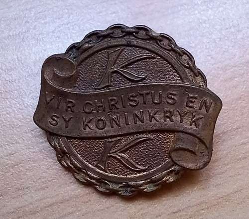Vintage Kinderkrans badge `Vir Christus en Sy Koningkryk`