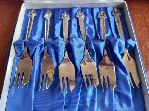 Set of 6 Hou Koers Voortrekkers EPNS cake forks in box