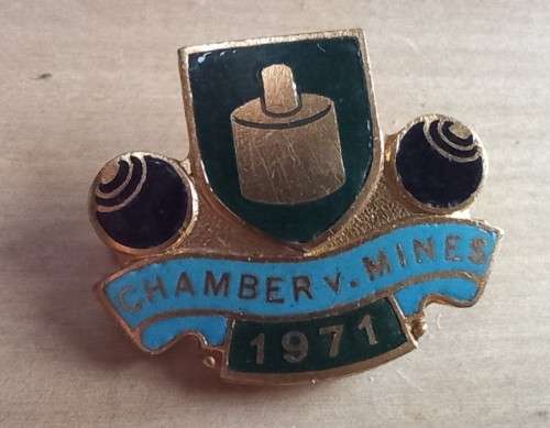 Vintage lot of 11 Chamber of Mines bowls pin badges 1971 to 1990