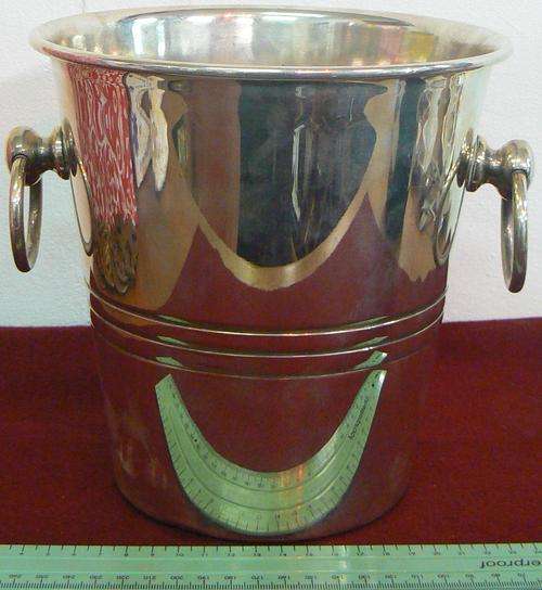 Classic looking ice / champagne bucket with metal inner
