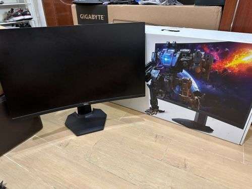 Dell 27` curved gaming monitor `Cracked screen` - OFFERS WELCOME