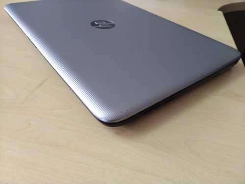 HP Laptop with AMD Radeon Graphics - i7 (7th Gen) - 8GB DDR4 - 15.6" HD Dsiplay