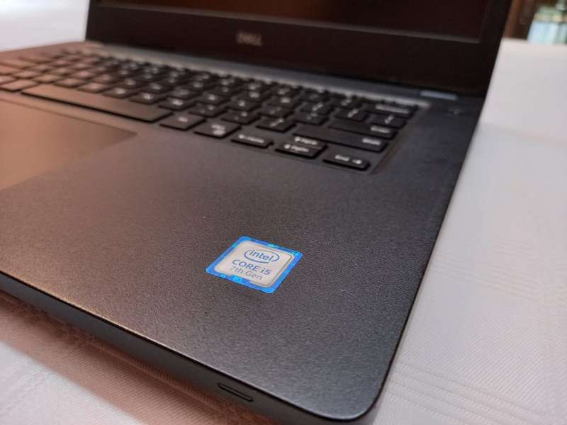 Dell Latitude Laptop - Intel i5 7th gen - 256GB SSD M.2 - 8GB - 14" FHD