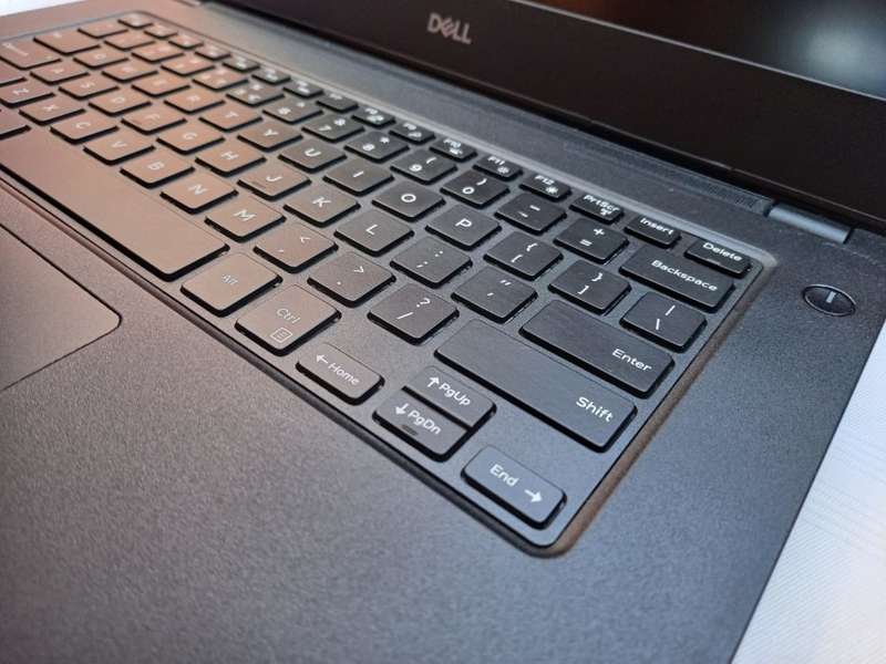 Dell Latitude Laptop - Intel i5 7th gen - 256GB SSD M.2 - 8GB - 14" FHD
