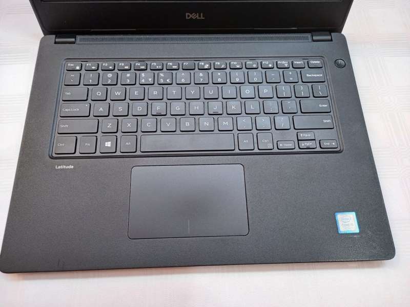 Dell Latitude Laptop - Intel i5 7th gen - 256GB SSD M.2 - 8GB - 14" FHD