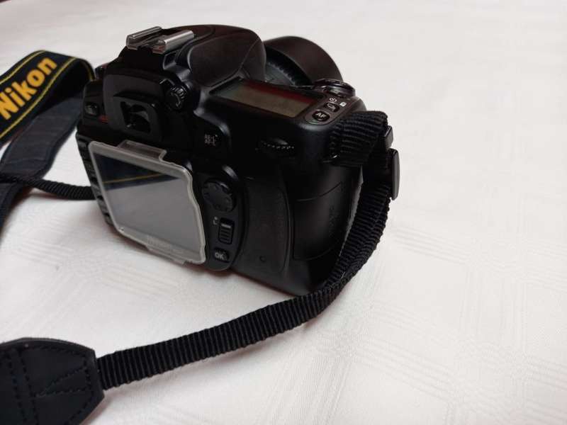 NIKON D80 Digital SLR CAMERA 10.2MP with lens, bag, charger and 2nd battery
