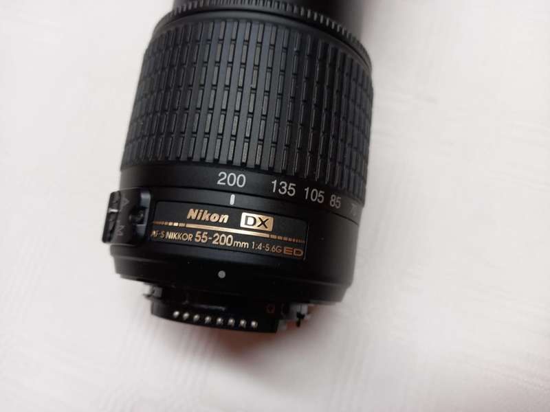 NIKON D80 Digital SLR CAMERA 10.2MP with lens, bag, charger and 2nd battery