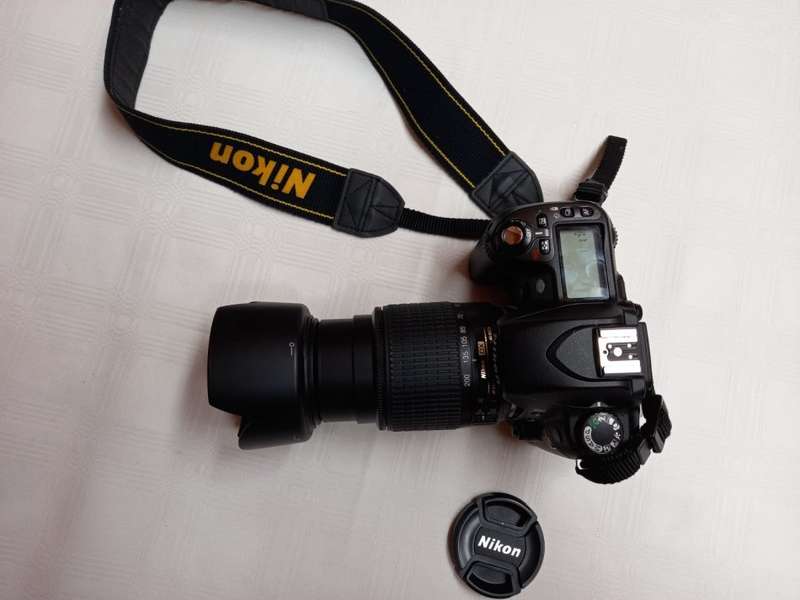 NIKON D80 Digital SLR CAMERA 10.2MP with lens, bag, charger and 2nd battery