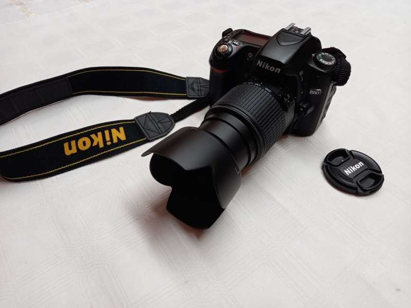 NIKON D80 Digital SLR CAMERA 10.2MP with lens, bag, charger and 2nd battery