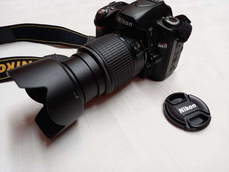 NIKON D80 Digital SLR CAMERA 10.2MP with lens, bag, charger and 2nd battery