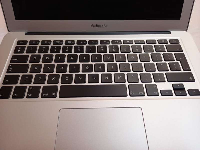 Macbook Air 13.3" 2017 - Excellent Condition - Low Cycle Count - Like new