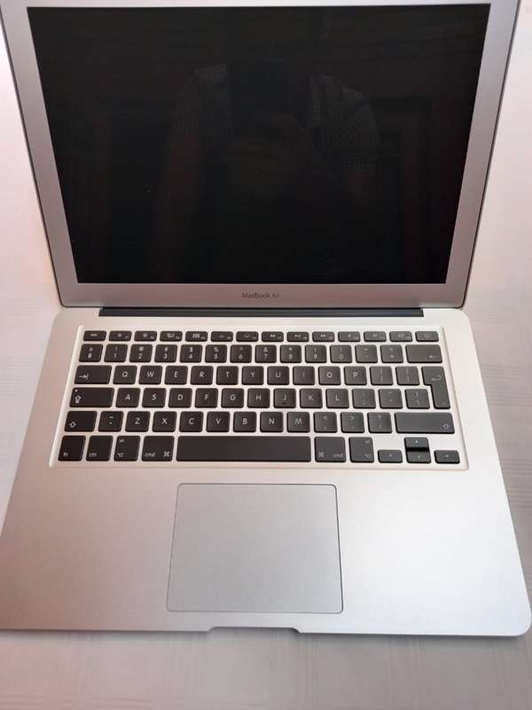 Macbook Air 13.3" 2017 - Excellent Condition - Low Cycle Count - Like new