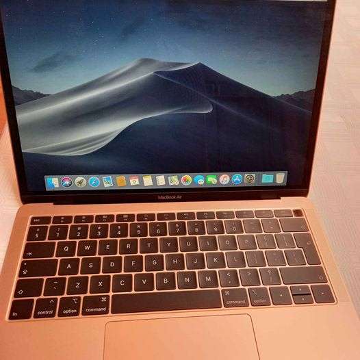 MacBook Air 2018 Rose Gold - MINT Condition - (2 cycle counts on battery)