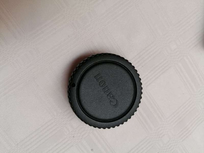 Canon 1300D Bundle - Almost new - only 700 photos taken with camera