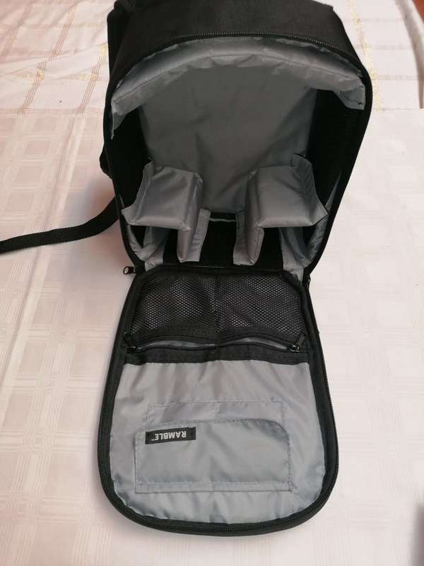 Canon 1300D Bundle - Almost new - only 700 photos taken with camera
