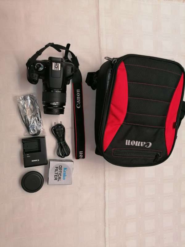 Canon 1300D Bundle - Almost new - only 700 photos taken with camera