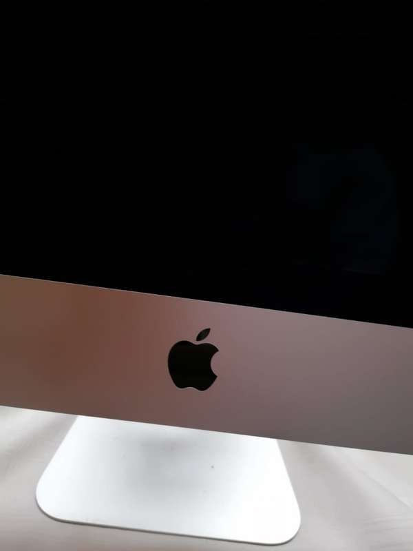 Apple iMac 21.5" with 1TB SSD (Solid State Drive)
