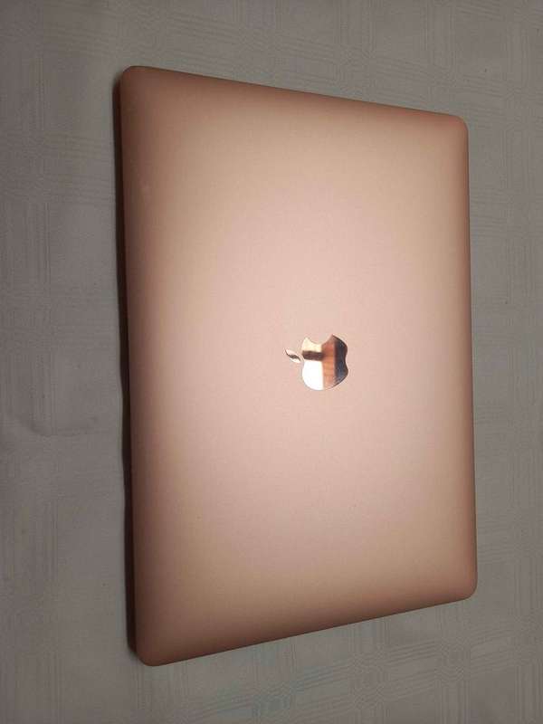 MacBook Air 2019 - Retina Display - 26 Cycle counts - Rose Gold