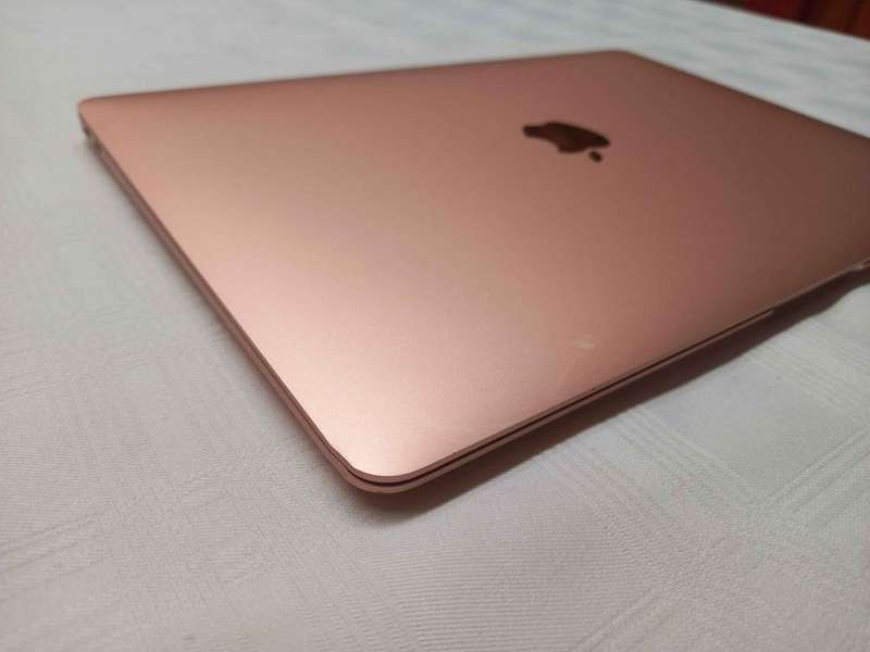 MacBook Air 2019 - Retina Display - 26 Cycle counts - Rose Gold