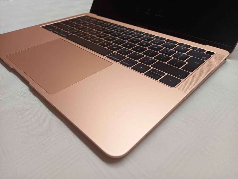 MacBook Air 2019 - Retina Display - 26 Cycle counts - Rose Gold