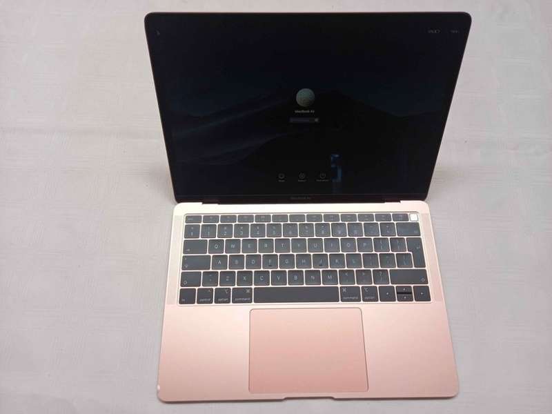 MacBook Air 2019 - Retina Display - 26 Cycle counts - Rose Gold