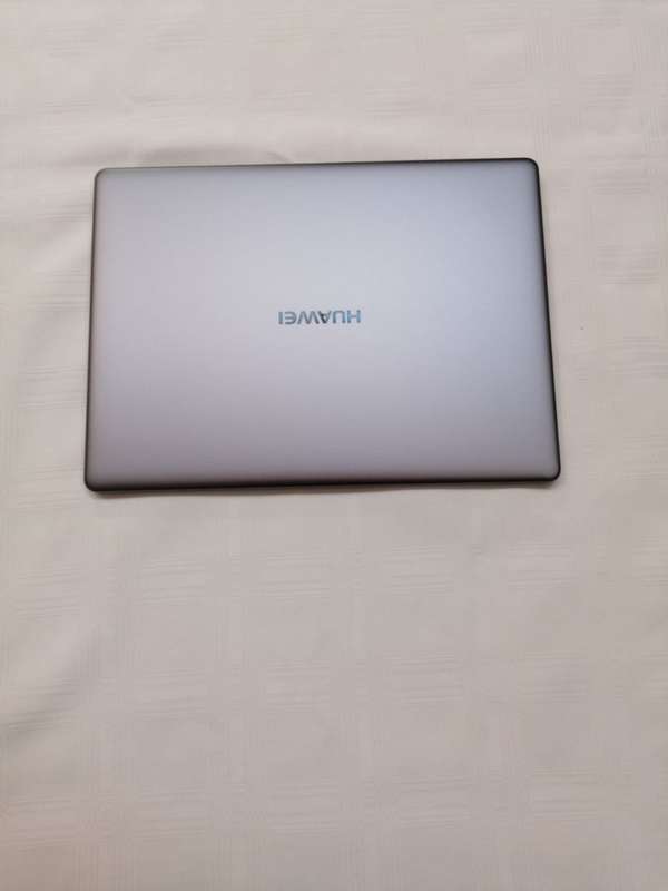 Huawei MATEBOOK - 13" QHD 2160 x 1440 - Intel i7 - 512GB SSD - MINT Condition