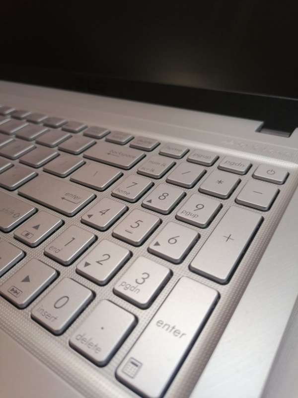 Powerful Asus Laptop - Intel 7th gen - 8GB - 256GB SSD - 15.6" Display - MINT Condition