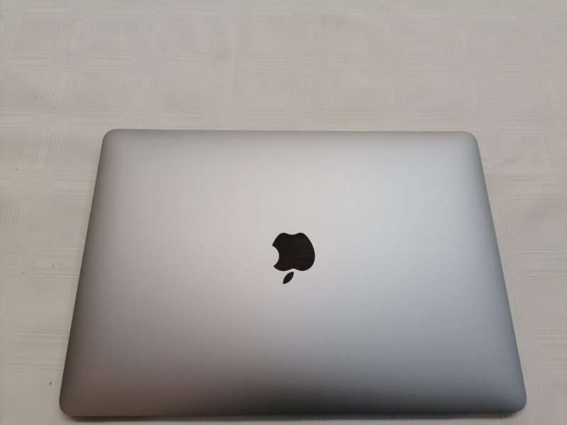 M1 Macbook Air 2020 - 256GB SSD - M1 - Mint Condition - With Box