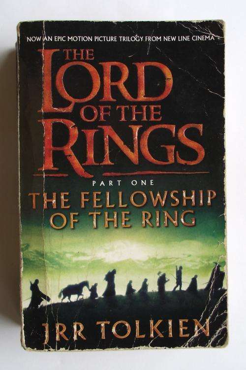 Lord of the Rings 1: The Fellowship of the Ring - JRR Tolkien.