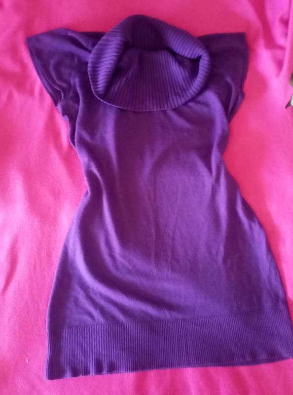 Short Knitted Sweater Size L