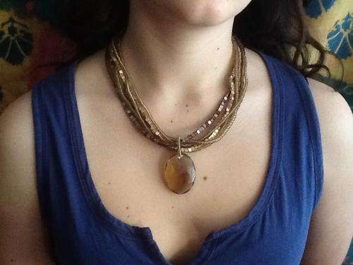 EYE-CATCHING NECKLACE
