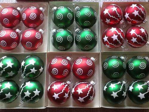 24 PIECE XMAS DECOR