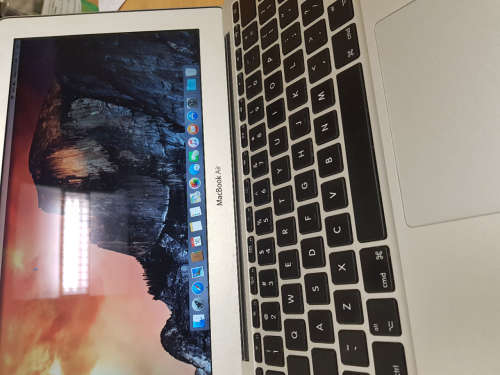 Apple MacBook Air "Core i5" - 11" - 256gb SSD - 4gb RAM
