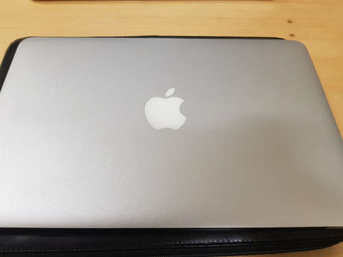 Apple MacBook Air "Core i5" - 11" - 256gb SSD - 4gb RAM